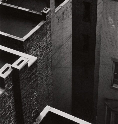 baf02304_paulstrand_the-court-new-york-1924