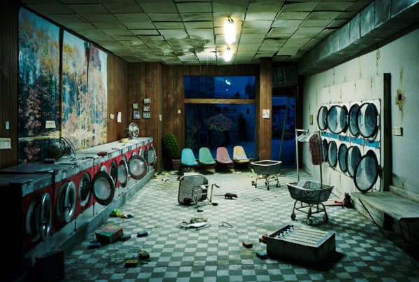 baf02414_lorinix_laundromat-at-night